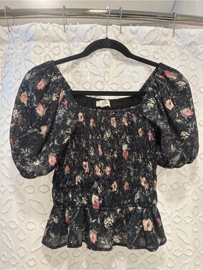entro Black Floral Puff-Sleeve Smocked Top